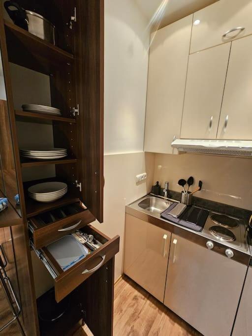 City Apartment Братислава Экстерьер фото